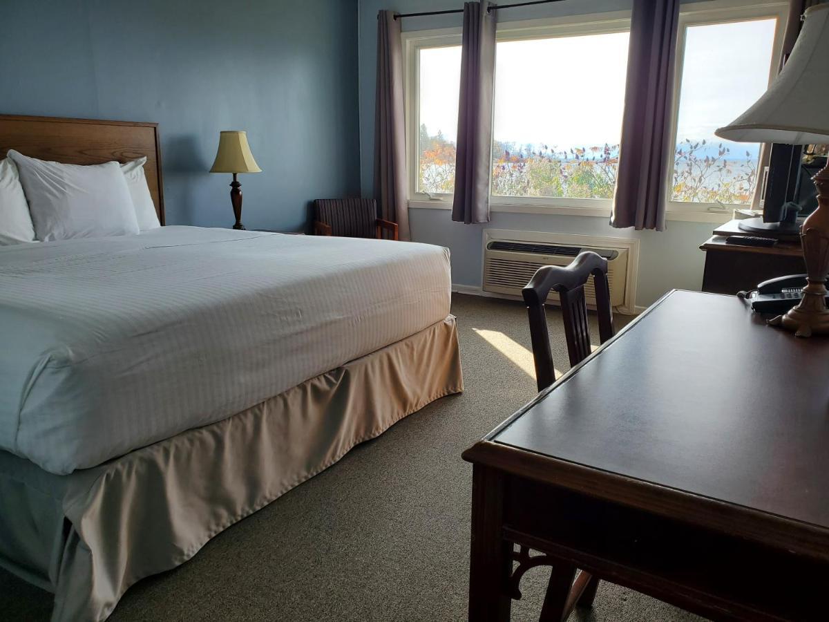Carolyn Beach Inn Thessalon Esterno foto