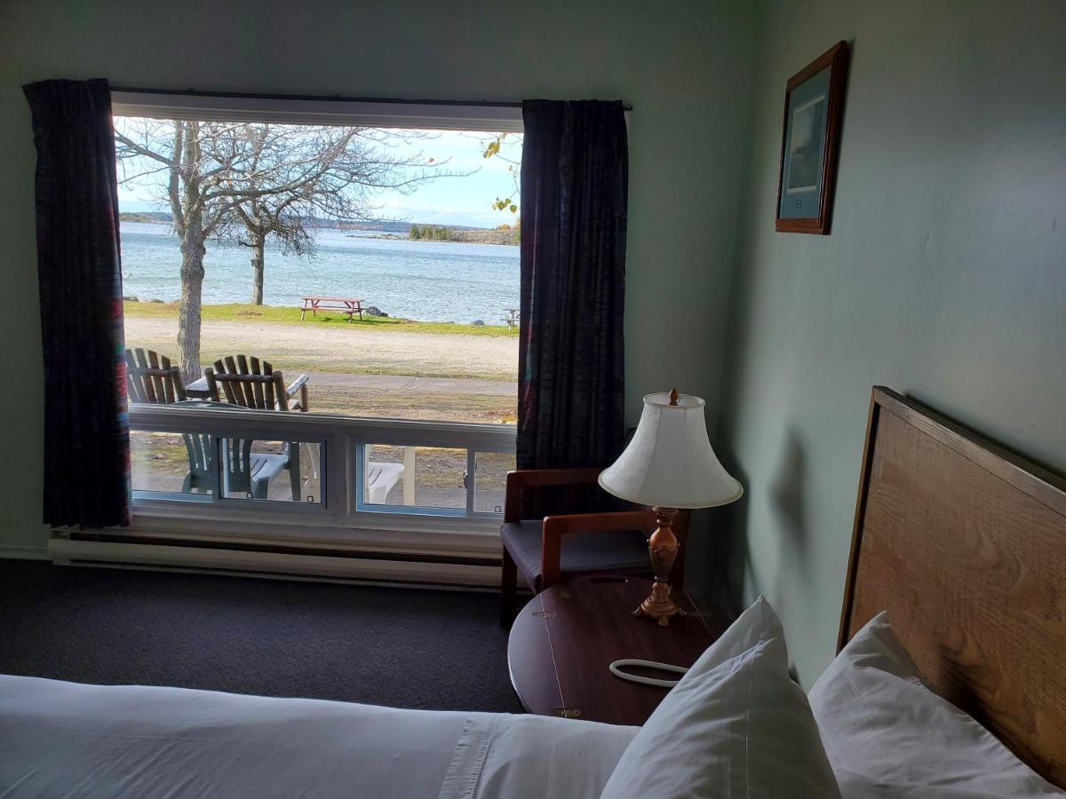Carolyn Beach Inn Thessalon Esterno foto