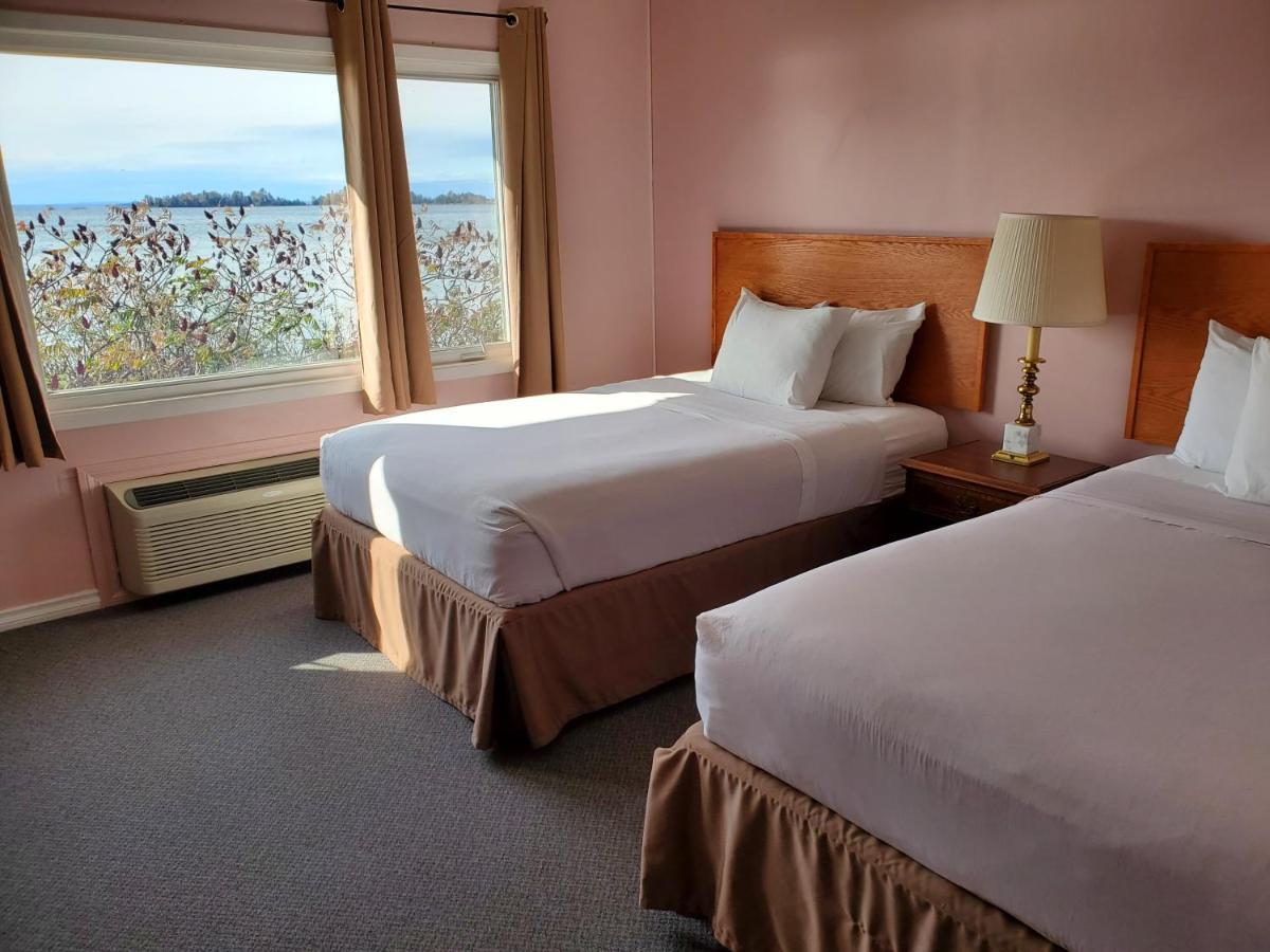 Carolyn Beach Inn Thessalon Esterno foto