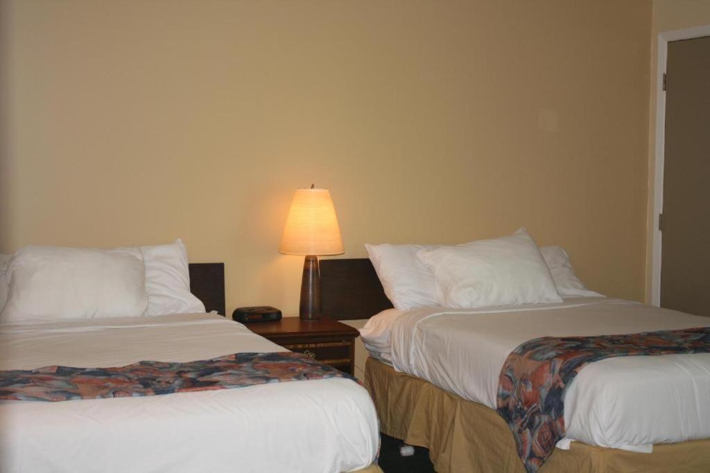 Carolyn Beach Inn Thessalon Esterno foto