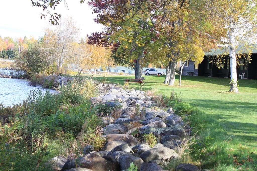 Carolyn Beach Inn Thessalon Esterno foto