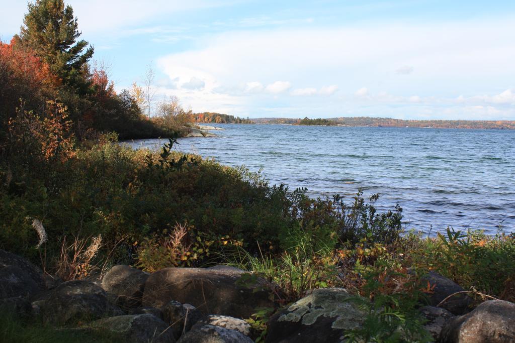 Carolyn Beach Inn Thessalon Esterno foto