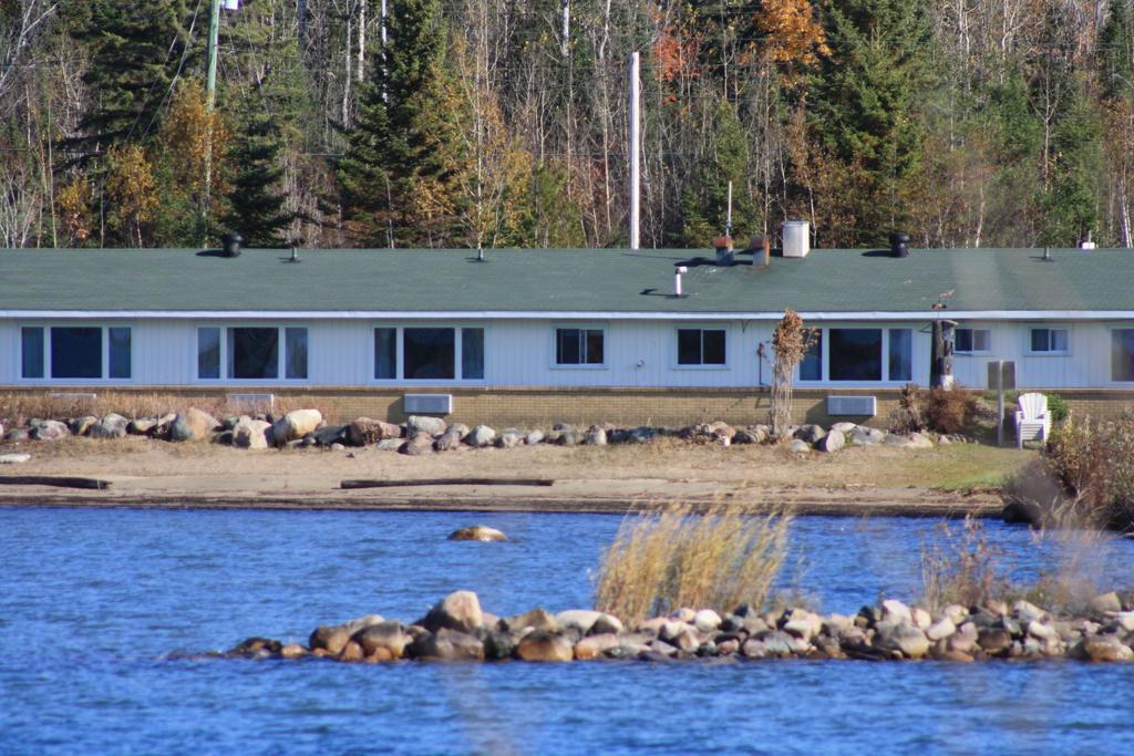 Carolyn Beach Inn Thessalon Esterno foto