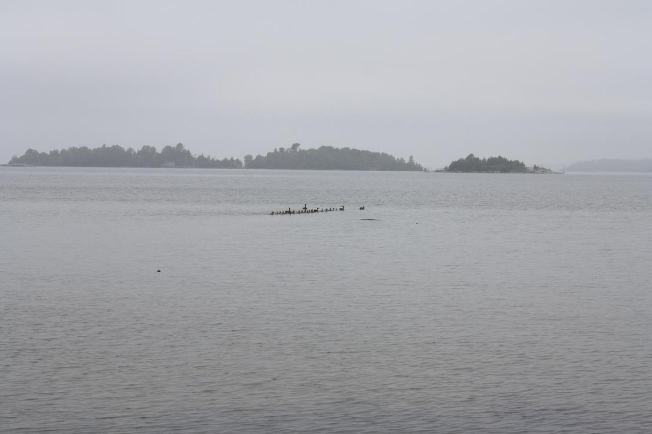 Carolyn Beach Inn Thessalon Esterno foto