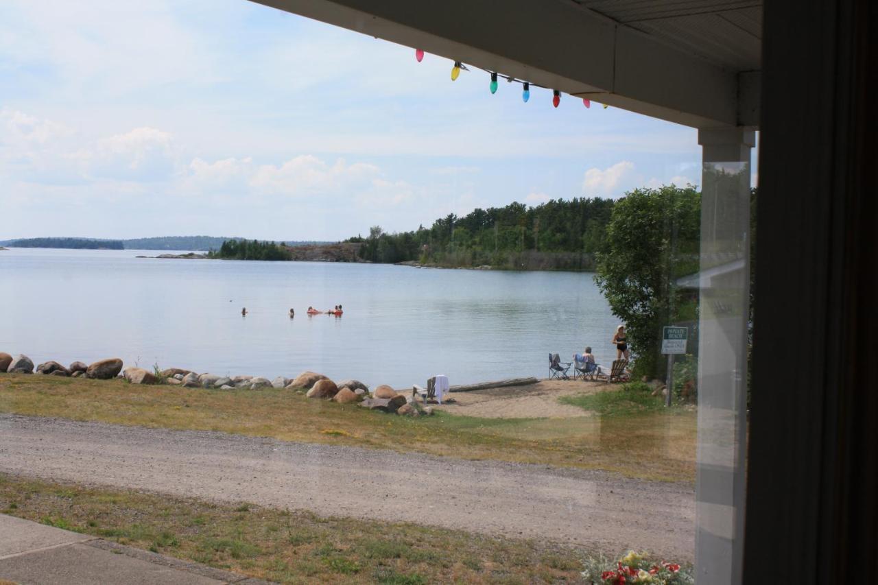 Carolyn Beach Inn Thessalon Esterno foto