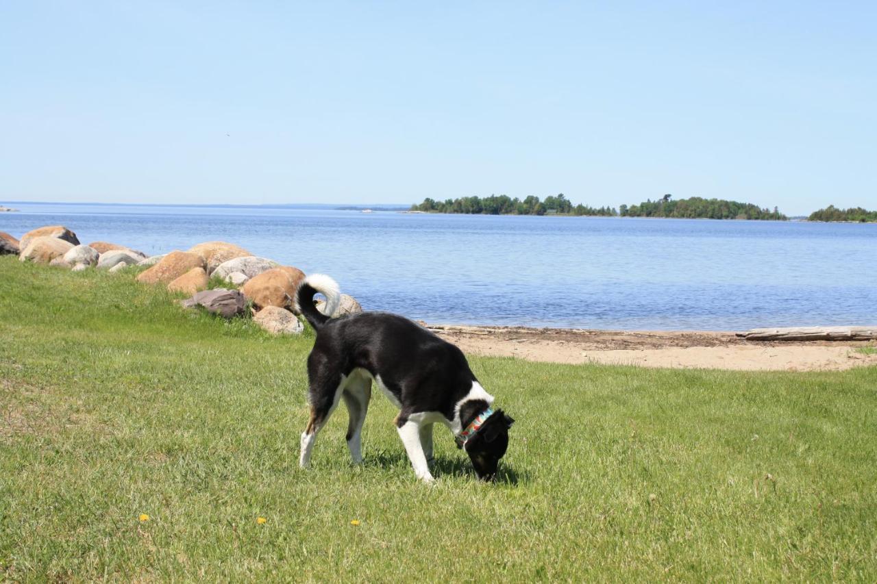 Carolyn Beach Inn Thessalon Esterno foto