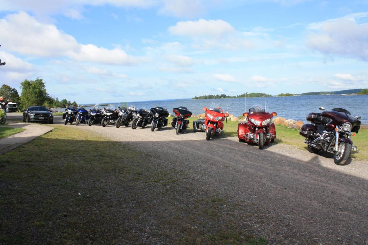 Carolyn Beach Inn Thessalon Esterno foto