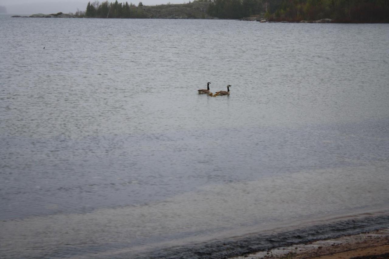 Carolyn Beach Inn Thessalon Esterno foto