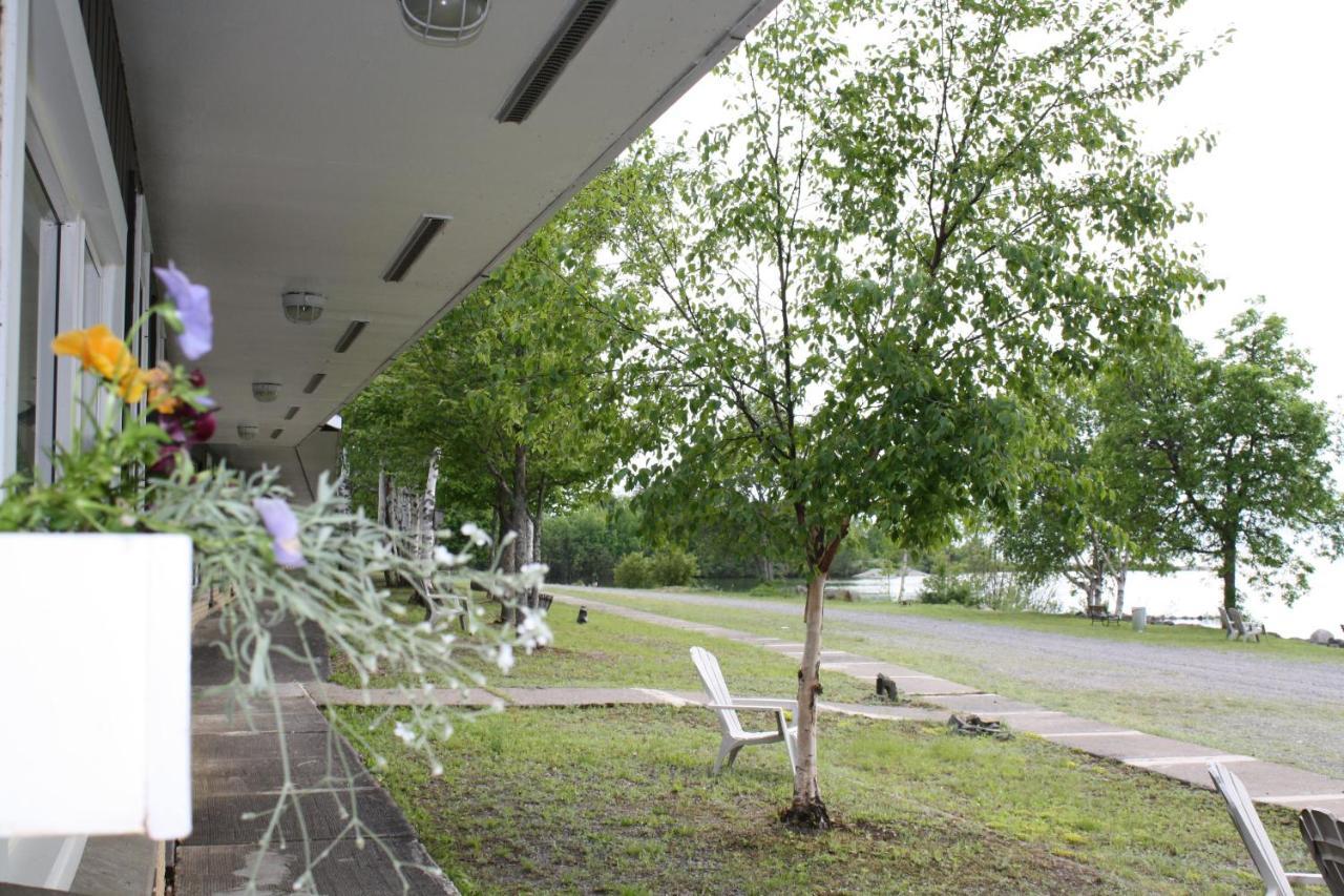 Carolyn Beach Inn Thessalon Esterno foto